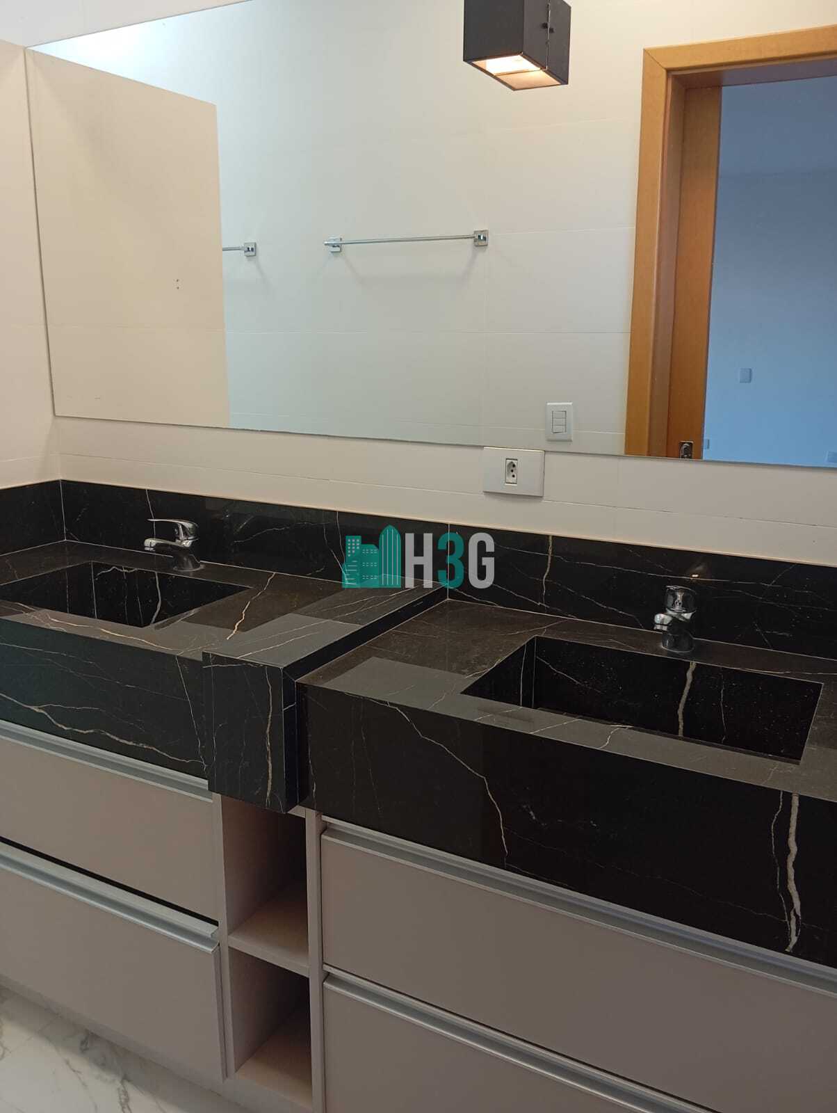 Sobrado à Venda na Vila Social em Apucarana/Pr